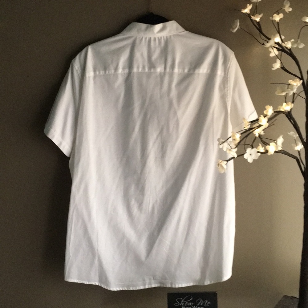 Button down - Picture 3 of 3